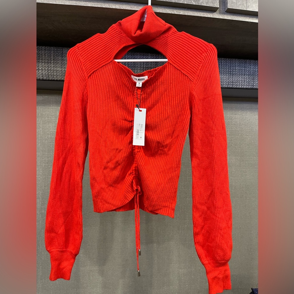 NWT ~ WOMEN SWEATER